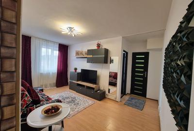 Apartament cu 2 camere semidecomandat în Petros