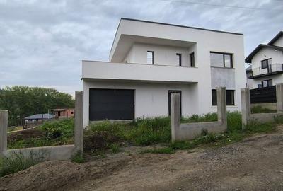 Casă cu 5 camere cu Teren 445 Mp în Cug