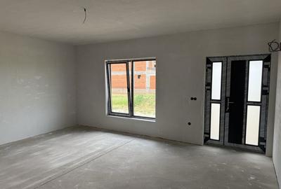 Casă cu 3 camere cu Canalizare în Joița - 6