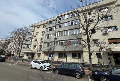 Apartament cu 3 camere decomandat în Vitan