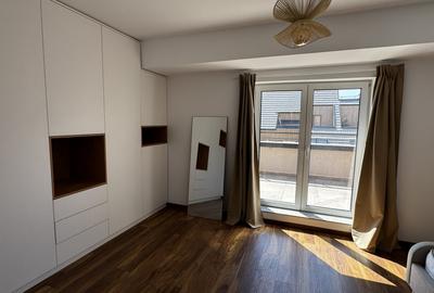 Apartament cu 4 camere semidecomandat, mobilat în Tractorul - 5