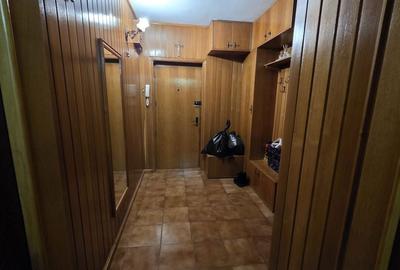 Apartament cu 4 camere decomandat în Central