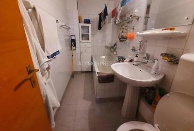 Apartament cu 3 camere decomandat în Sebastian