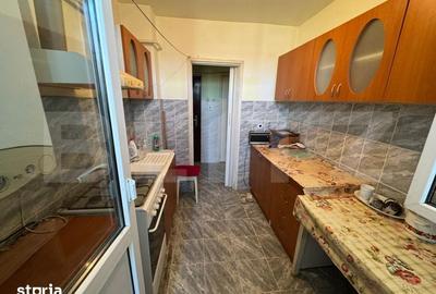 Apartament cu 2 camere semidecomandat în Micro 4 - 2