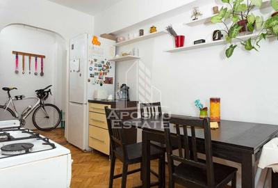 Apartament cu 3 camere semidecomandat, mobilat în Central - 1