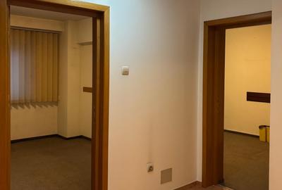 Apartament cu 3 camere semidecomandat în Decebal - 11