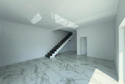 Duplex cu 4 camere cu Canalizare în Bucium - 6