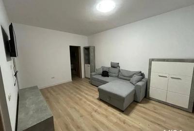 Inchiriez apartament cu o camera plus living