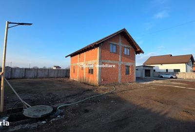 Casă cu 4 camere cu Teren 1056 Mp în Hinova - 11