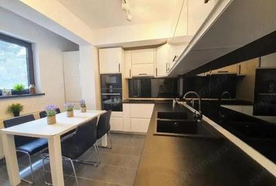 Apartament cu 2 camere semidecomandat, mobilat în 1 Mai