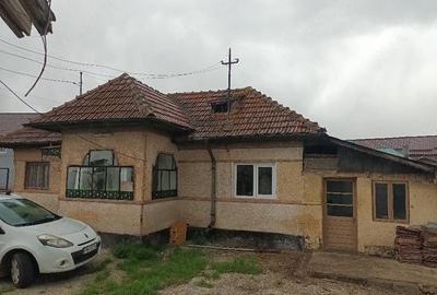 Casă cu Teren 800 Mp în Brătășanca - 2
