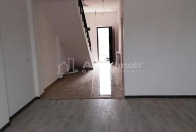 Casă cu 4 camere cu Teren 210 Mp în Central - 2