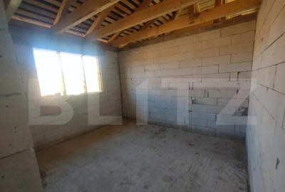 Casă cu 4 camere cu Teren 1000 Mp în Jelna - 10