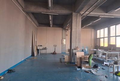 Spațiu industrial, în Titan - 2