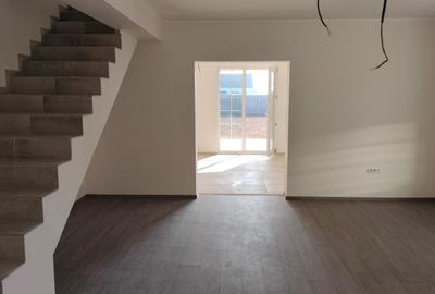 Duplex cu 4 camere cu Teren 300 Mp în Giroc - 2