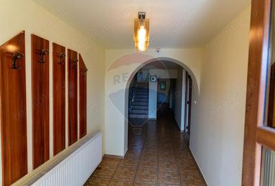 Vila /Pensiune 6 camere in Cristur, jud Hunedoara - 20