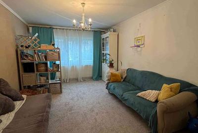 Apartament cu 3 camere, mobilat în Rovine