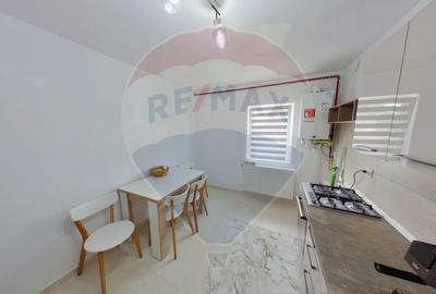 Apartament cu 3 camere de vanzare in zona Est - 2