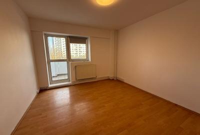 Apartament 3 camere • Decomandat • Etaj 3/8 • Calea Văcăresti - 5