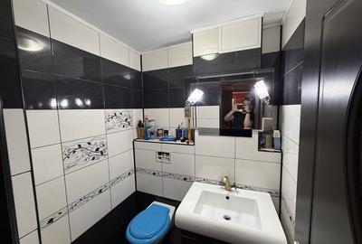 Apartament cu 3 camere decomandat în Tractorul - 7