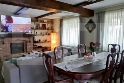 Casă cu 4 camere în 1 Decembrie