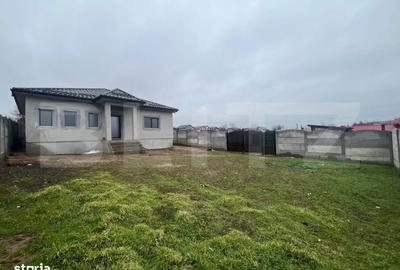 Casă cu 3 camere cu Teren 450 Mp în Malu Mare