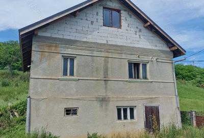 Casă în Răzbuneni - 2