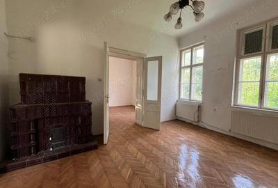 Casa cu 10 camere, 7 bai, ultracentral , Republicii , Oradea. - 2