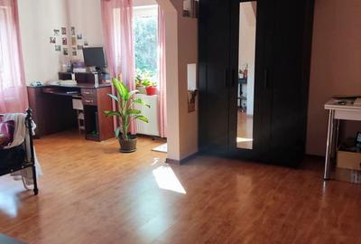 Casă cu 5 camere cu Teren 500 Mp în Berceni - 2