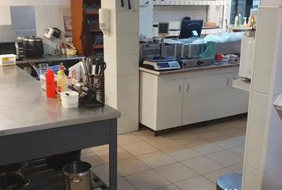 Spațiu comercial, de 210 mp, în Central - 1