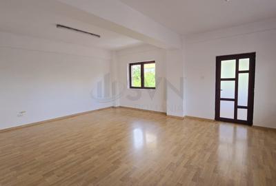 Casă individuală cu 10 camere cu Canalizare în 13 Septembrie - 2