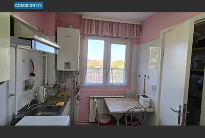 Apartament cu 3 camere semidecomandat, mobilat în Central