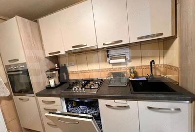 Apartament cu 4 camere decomandat, mobilat în Central