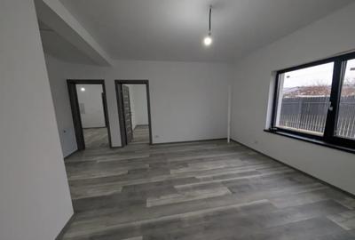 Casă cu 3 camere cu Teren 300 Mp în Central - 10