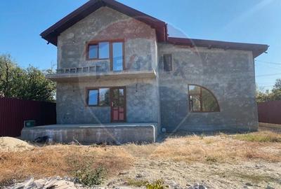 Casa / Vila cu 5 camere de vanzare - 2