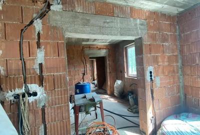 Casă cu 2 camere cu Teren 1300 Mp în Ruși - 2