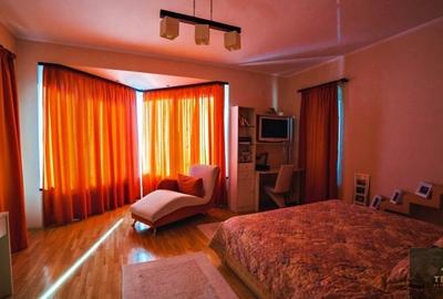 Vila 7 camere, Capitol - 7