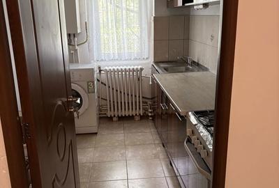 Apartament cu 3 camere semidecomandat în Podu Roș - 6