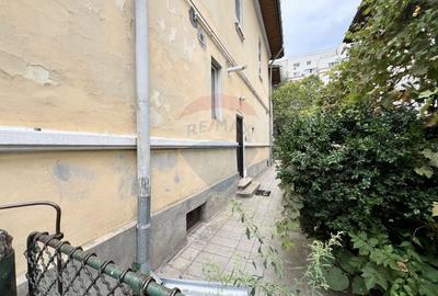 Casă cu 7 camere cu Canalizare în Barbu Văcărescu - 40