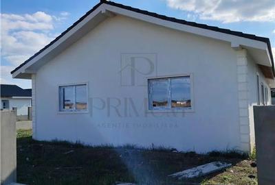 Duplex cu 3 camere cu Canalizare în Moșnița Nouă - 1