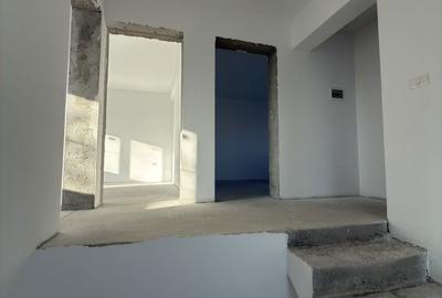 Casă cu 4 camere cu Teren 375 Mp în Central - 2