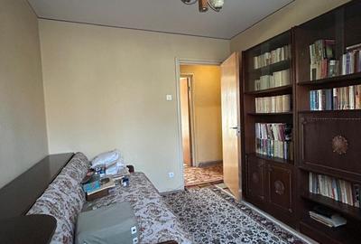 Apartament cu 3 camere semidecomandat în Drumul Taberei