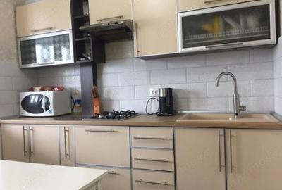 Apartament cu 3 camere decomandat în Badea Cârțan - 4