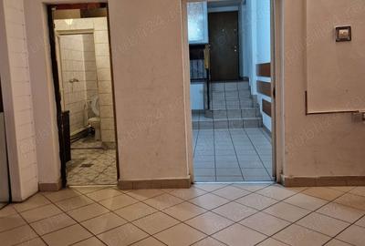 Spațiu comercial, de 196 mp, în Central - 6