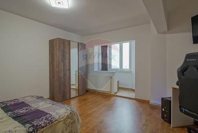 Apartament cu 2 camere decomandat, mobilat în Tractorul - 9