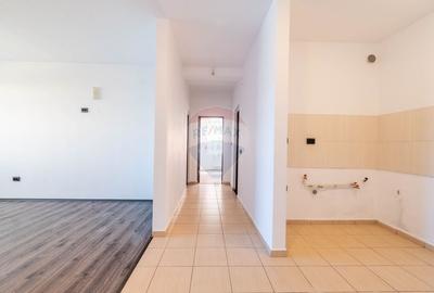 Apartament cu 3 camere semidecomandat în Florești - 4