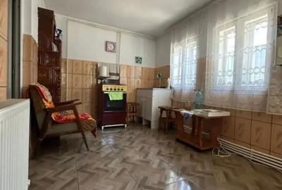 Casă cu 4 camere cu Canalizare în Buzaului - 9