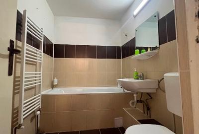 De închiriat: Apartament cu 3 camere, 2 băi în zona centrală - 10