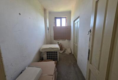 Casă cu 5 camere cu Teren 2800 Mp în Poienarii Burchii - 35