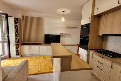 Apartament cu 3 camere decomandat în Palat
